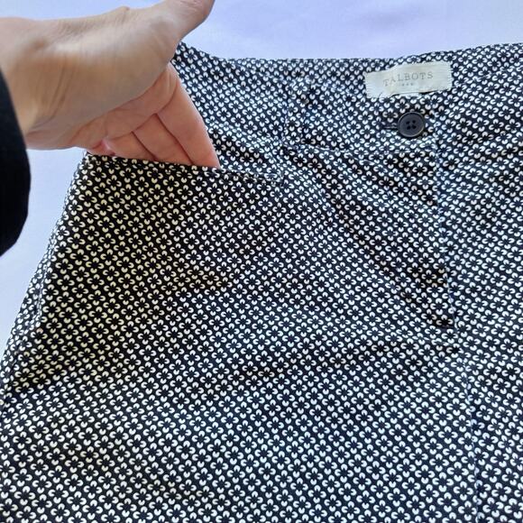 Talbots Women’s Size 6 Floral Print Bermuda Shorts Cotton Black Modest Preppy - Picture 5 of 6